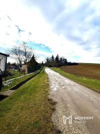 Exkluzívne na predaj  záhrada s chatkou v Bánovciach n/B