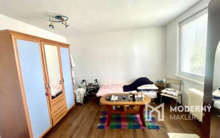 Exkluzívna ponuka 3 izb. veľkometrážného bytu v Bánovciach n/B s balkónom a pivnicou- SEVER