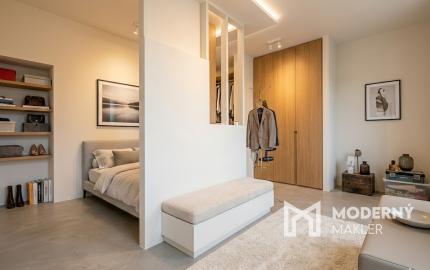 Na predaj rodinný dom s bazénom v obci Macov