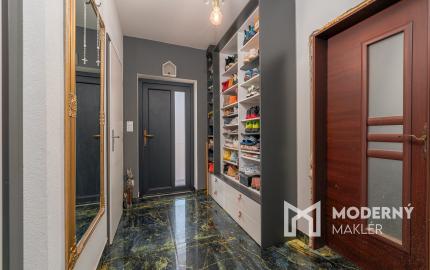 Na predaj rodinný dom s bazénom v obci Macov