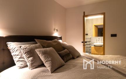 Na predaj vila s okrasnou záhradou a bazénom v Pezinku