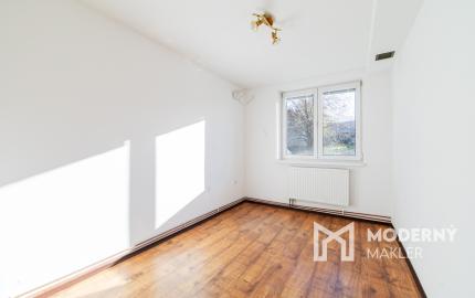 Na predaj veľkometrážny 3-izbový byt v Zákamennom