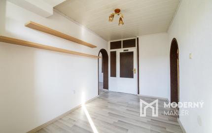 Na predaj veľkometrážny 3-izbový byt v Zákamennom