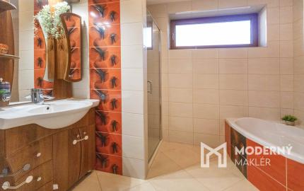 Na prenájom rodinný dom s garážou a terasou v centre Šamorína