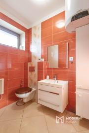 Na prenájom rodinný dom s garážou a terasou v centre Šamorína