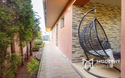 Na prenájom rodinný dom s garážou a terasou v centre Šamorína