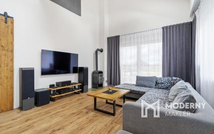 Na predaj moderný 4-izbový rodinný dom s bazénom v Bučanoch