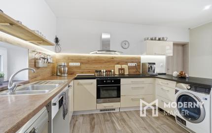 Na predaj moderný 4-izbový rodinný dom s bazénom v Bučanoch