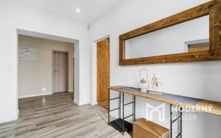 Na predaj moderný 4-izbový rodinný dom s bazénom v Bučanoch