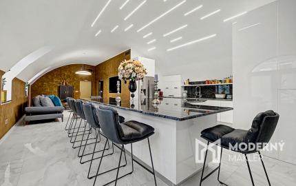 Na predaj polyfunkčný objem s luxusným rezidenčným podkrovím v Bratislave