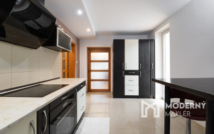 Na predaj rodinný dom vhodný aj na podnikanie v Kysuckom Novom Meste