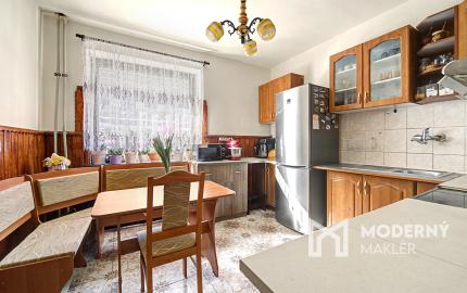 Na predaj rodinný dom s bazénom v obci Makov-Potok