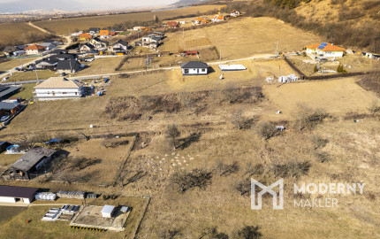 Na predaj veľkorysý pozemok v obci Šarišské Sokolovce