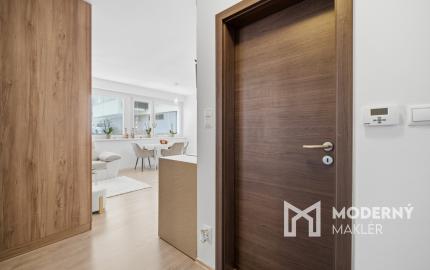 Na predaj priestranný 2-izbový byt v Dúbravke