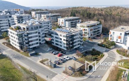 Na predaj priestranný 2-izbový byt v Dúbravke