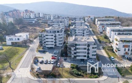 Na predaj priestranný 2-izbový byt v Dúbravke