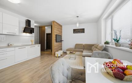 Na predaj priestranný 2-izbový byt v Dúbravke