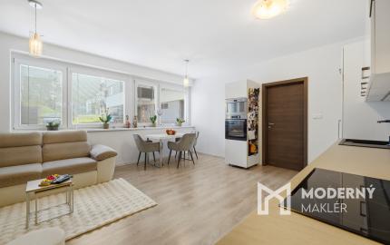 Na predaj priestranný 2-izbový byt v Dúbravke