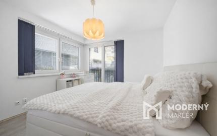 Na predaj priestranný 2-izbový byt v Dúbravke