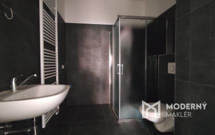 Na predaj priestranný 2-izbový byt v Bánovciach nad Bebravou