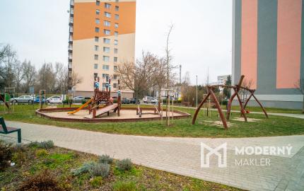 Na predaj 3,5 - izbový byt v meste Sereď