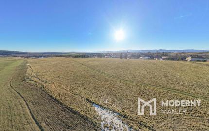 Na predaj pozemok s výhľadom na Tatry v obci Mlynica