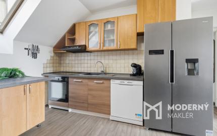 Na predaj 4-izbový mezonetový byt s 2 balkónmi v centre mesta Malacky