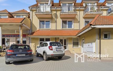 Na predaj 4-izbový mezonetový byt s 2 balkónmi v centre mesta Malacky