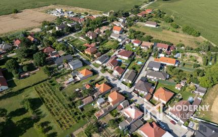 Na predaj zariadený dvojpodlažný rodinný dom kúsok od Serede