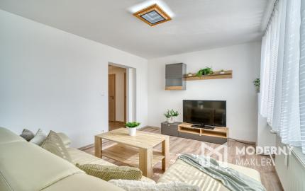 Na prenájom 2-izbový byt s balkónom vo Veľkých Levároch