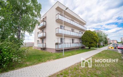 Na prenájom 2-izbový byt s balkónom vo Veľkých Levároch