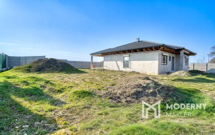 Na predaj rozostavaný rodinný dom v Moste pri Bratislave