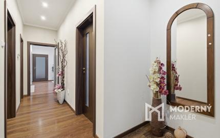 Na predaj rodinný dom s veľkorysým pozemkom v obci Kyselica