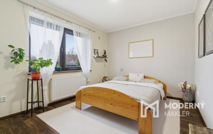 Na predaj rodinný dom s veľkorysým pozemkom v obci Kyselica