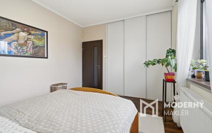 Na predaj rodinný dom s veľkorysým pozemkom v obci Kyselica