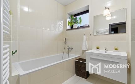 Na predaj rodinný dom s veľkorysým pozemkom v obci Kyselica