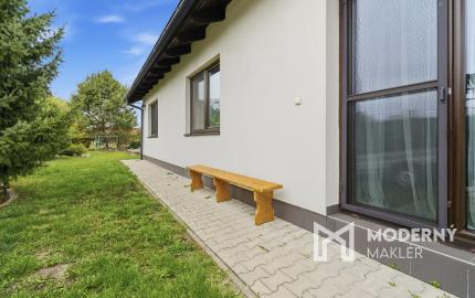 Na predaj rodinný dom s veľkorysým pozemkom v obci Kyselica