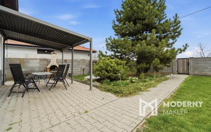 Na predaj rodinný dom s veľkorysým pozemkom v obci Kyselica