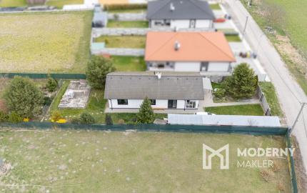 Na predaj rodinný dom s veľkorysým pozemkom v obci Kyselica