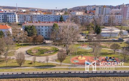 Na predaj kompletne zrekonštruovaný byt s balkónom v Hlohovci