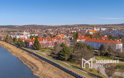 Na predaj kompletne zrekonštruovaný byt s balkónom v Hlohovci
