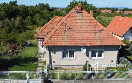 Na predaj rodinný dom vhodný na rekonštrukciu v Lúčnici nad Žitavou