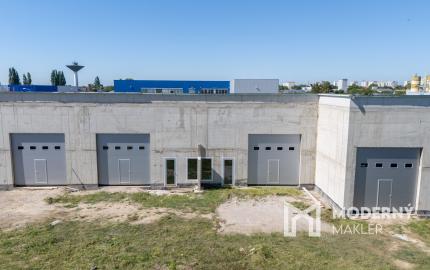 Na predaj novostavba haly s výbornou dostupnosťou v priemyselnej časti Šamorína určená na výrobu a skladovanie