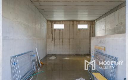 Na predaj novostavba haly s výbornou dostupnosťou v priemyselnej časti Šamorína určená na výrobu a skladovanie