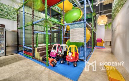 Na odstúpenie zabehnutá kaviareň s detským ihriskom