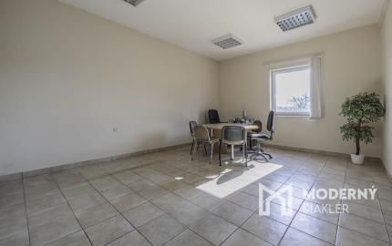 Na predaj výrobná hala s administratívnou časťou pri Lučenci