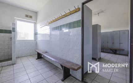 Na predaj výrobná hala s administratívnou časťou pri Lučenci