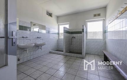 Na predaj výrobná hala s administratívnou časťou pri Lučenci