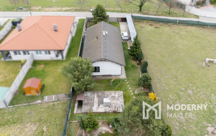 Na predaj rodinný dom s veľkorysým pozemkom v obci Kyselica