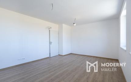 Na predaj 4 izbová bytová jednotka v dvojdome v Lehniciach